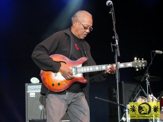 Ernest Ranglin (Jam) with Tyrone Downie and Sly and Robbie - Jamaican Legends Tour - Kulturarena, Jena  11. August 2012 (12).JPG